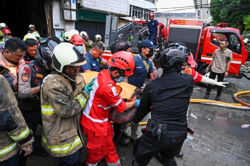 Tragedia en Yakarta: incendio en edificio de oficinas deja al menos 18 muertos