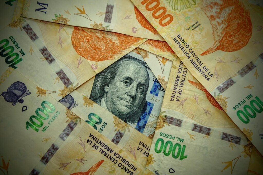 Dólar 2026: proyectan que el techo de la banda cambiaria podría rozar los $2.000