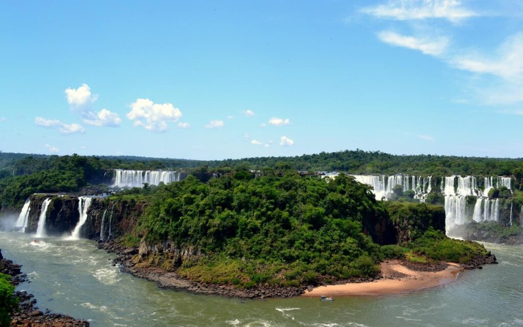 Parque Nacional Iguazú: autorizan la realización de “microeventos”