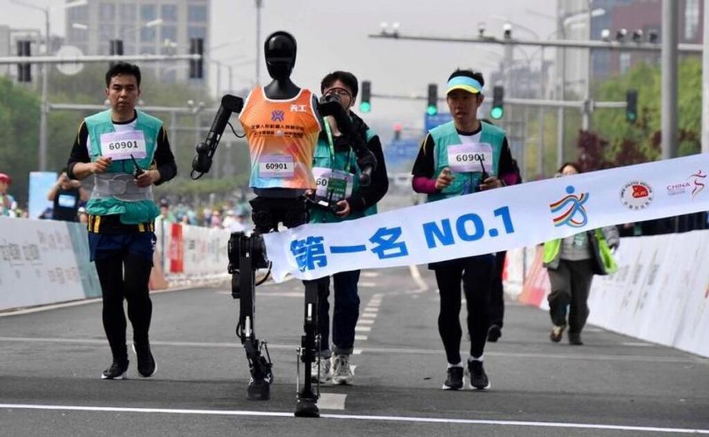 Beijing volverá a organizar un medio maratón de robots humanoides en abril de 2026