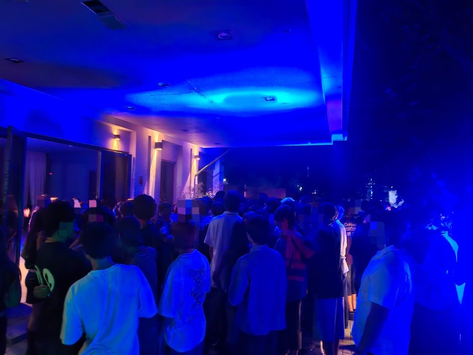 Desarticulan una fiesta clandestina con 500 personas en Córdoba