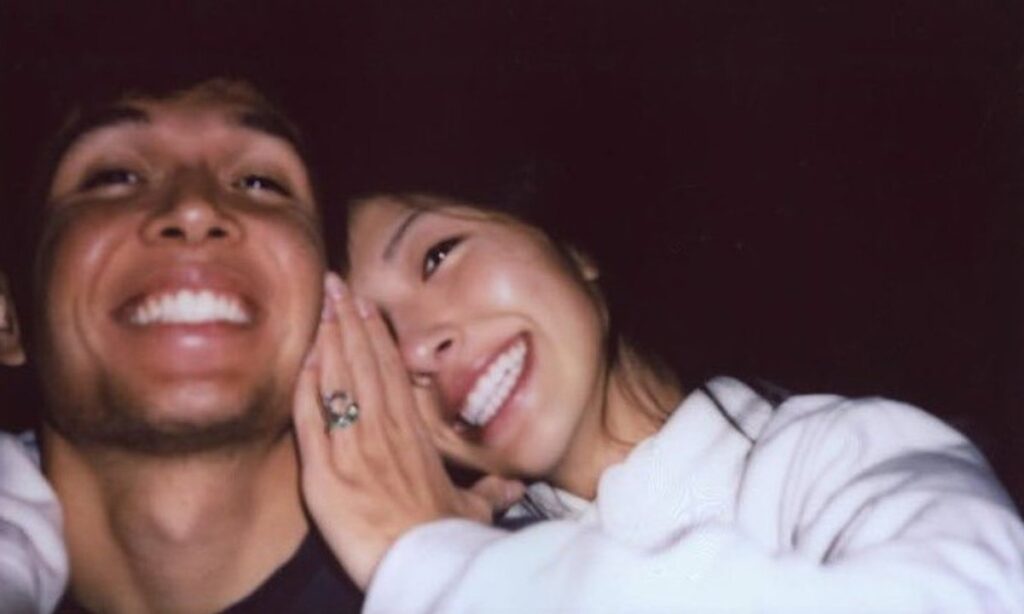 Alex Albon y Lily Muni He anunciaron su compromiso