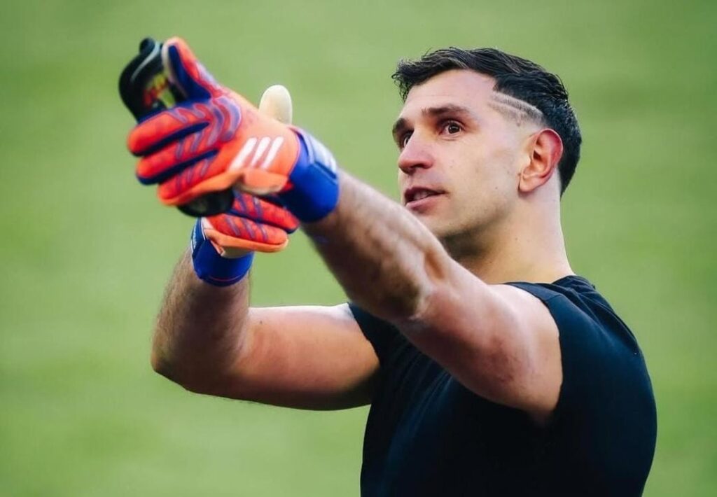 Premier League: El Aston Villa del Dibu Martínez se afirma como escolta