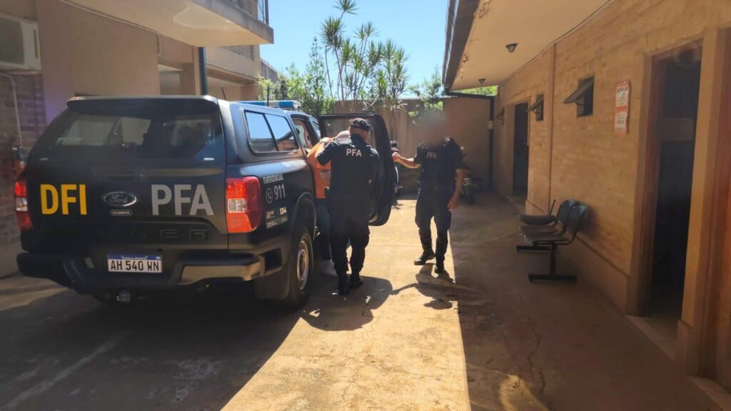 Extraditaron desde Brasil a un acusado por apuñalar al novio de su ex mujer