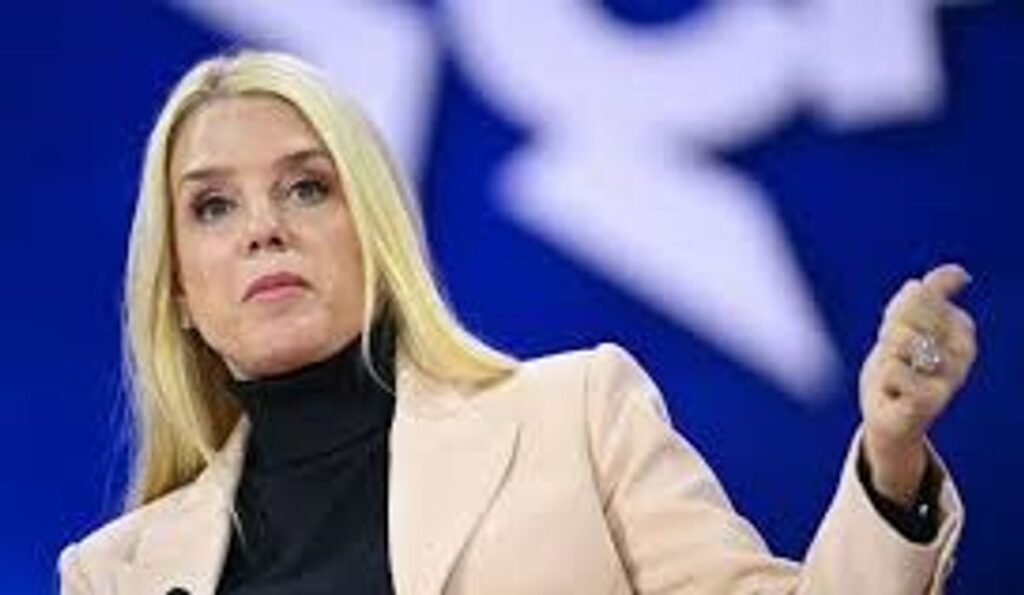 Pam Bondi compareció por el caso Epstein en una audiencia turbulenta