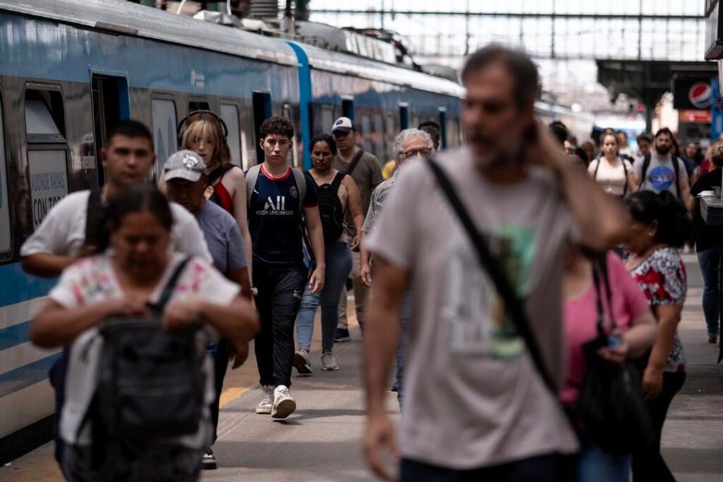 El desempleo golpeó a más de 150 mil trabajadores registrados durante el 2025