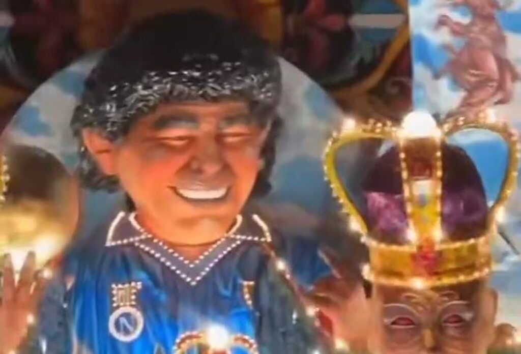 El carnaval de Sicilia homenajeó a Diego Maradona con una impactante carroza