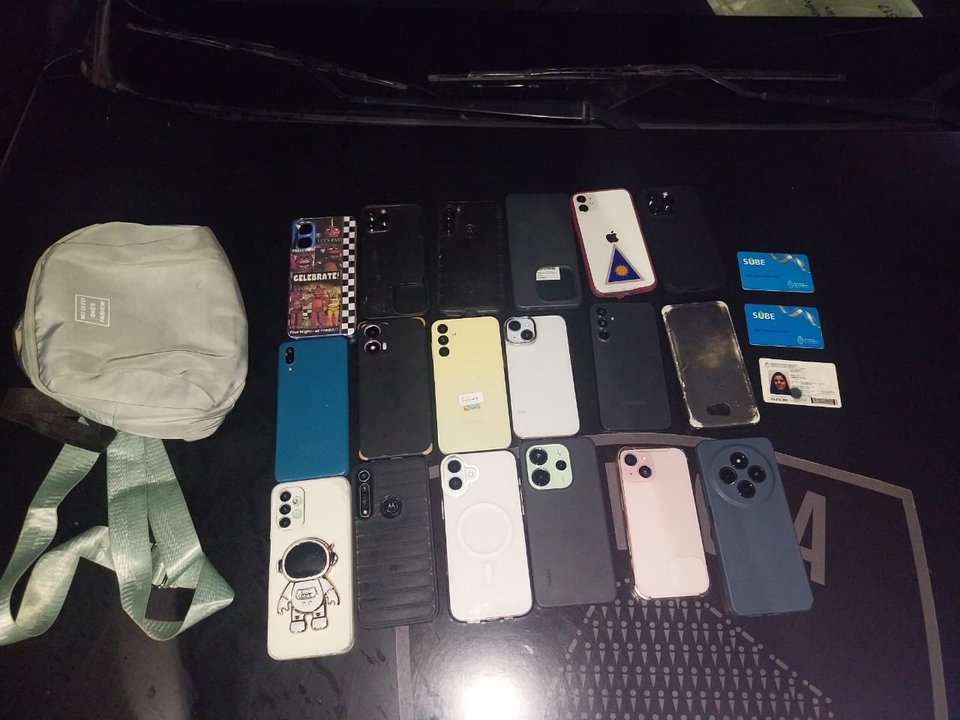 Detuvieron a una mujer peruana acusada de robar 18 celulares en los Carnavales Porteños