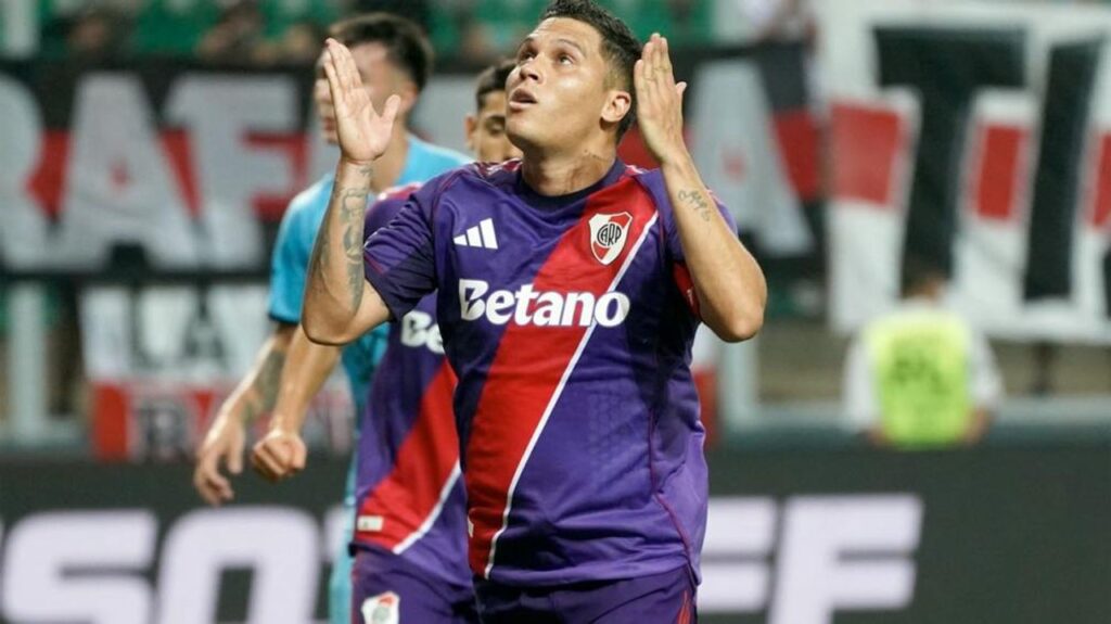 River ganó con un gol de penal de Juanfer Quintero a poco del final pero los hinchas explotan igual