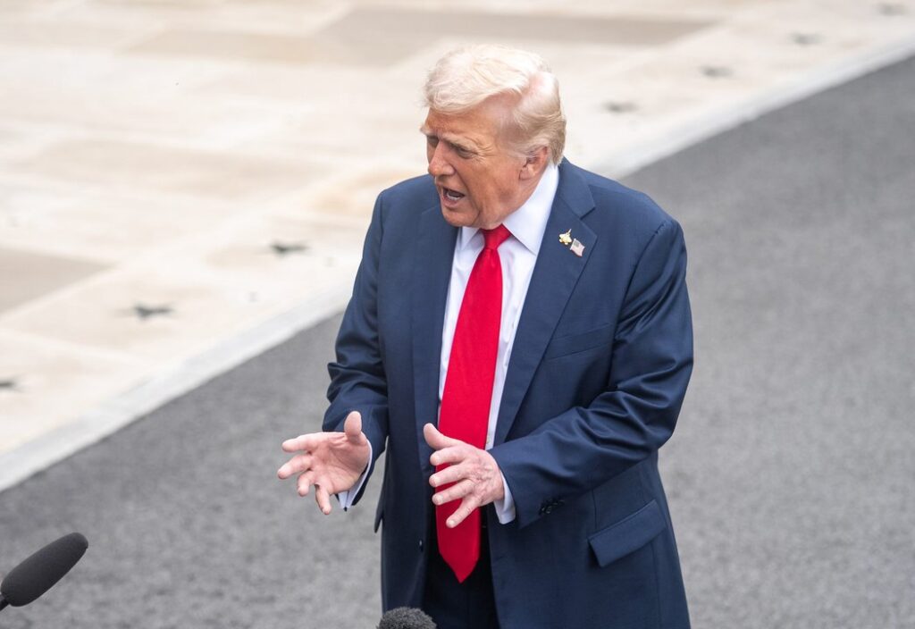 Trump considera un ataque militar limitado contra Irán, que prepara el acuerdo nuclear