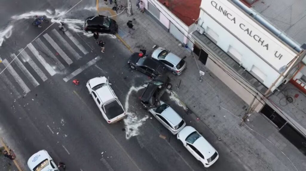 El video del impactante choque múltiple en Quilmes que ocasionó una camioneta que cruzó en rojo