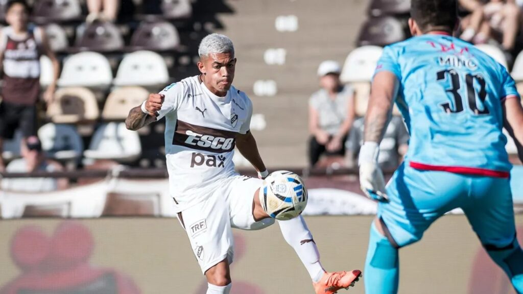 Platense le ganó sobre la hora a Barracas Central y quedó como escolta en el Torneo Apertura