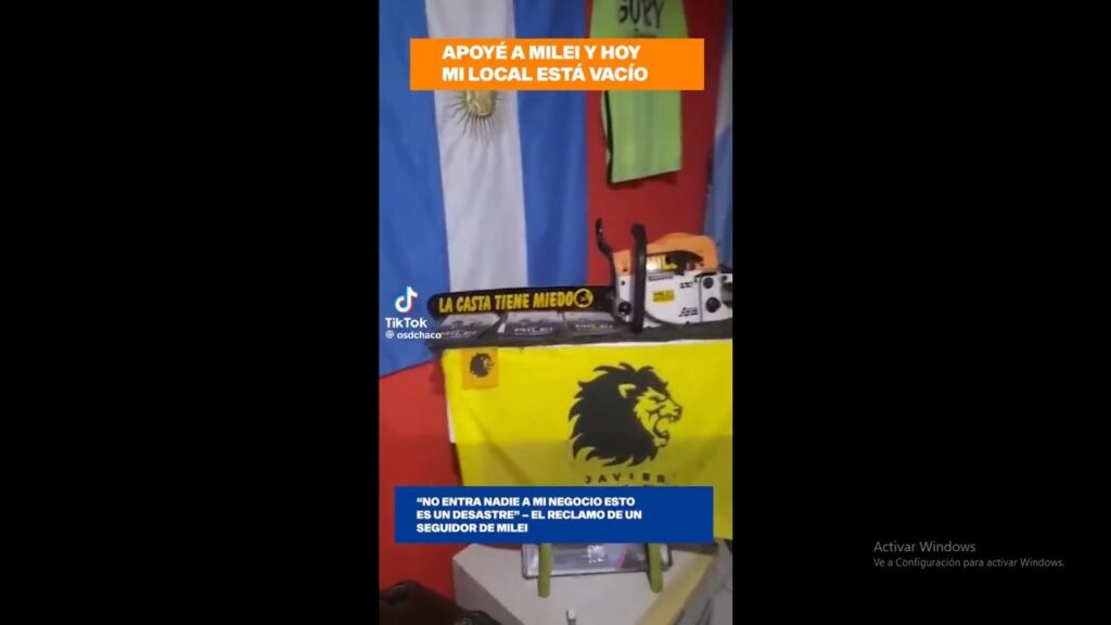 Le hizo la motosierra a Milei para la campaña y ahora le pide que haga algo porque no vende nada: “Si no cambia no te va a votar nadie"