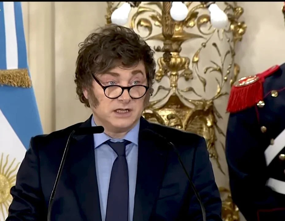 Un empresario dijo que “robaban” con los precios de las cubiertas y Milei lo cruzó