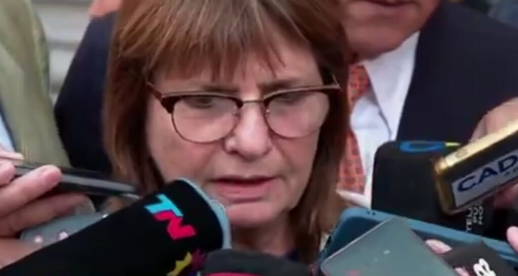 La insólita respuesta de Bullrich que enfureció a los periodistas tras la agresión policial a un camarógrafo en el Congreso