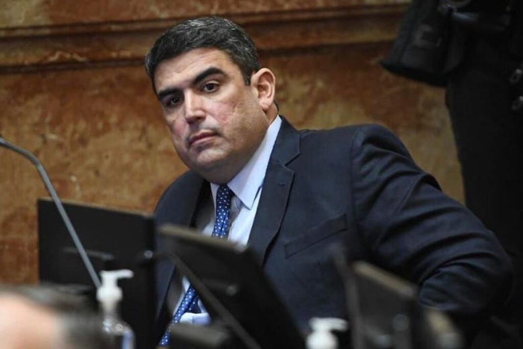 Otra vez los libertarios hicieron papelones y quisieron introducir ilegalmente modificaciones en la ley de glaciares