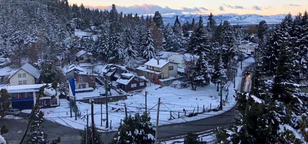 Bariloche y El Bolsón, teñidas de blanco en pleno verano