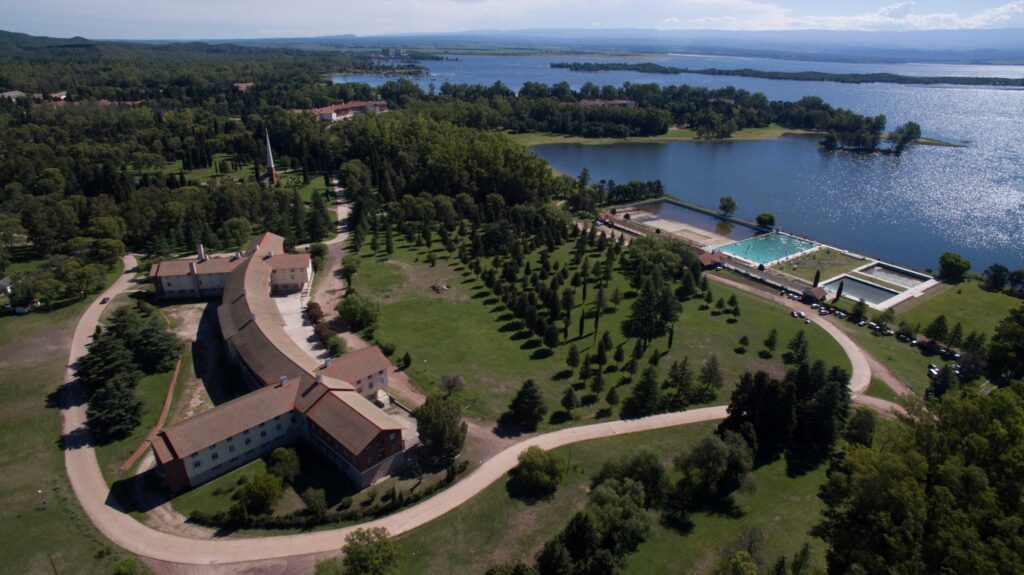 El Gobierno nacional avanza con medidas para concesionar o privatizar el complejo hotelero de Embalse