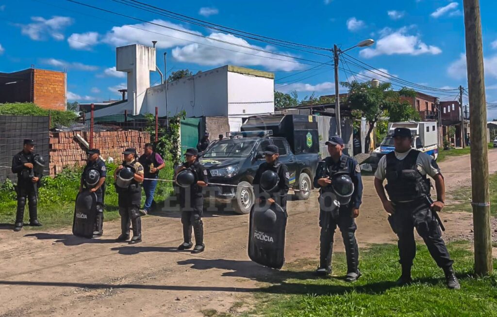 Hallan a una mujer asesinada y a su pareja ahorcada en barrio San Calixto