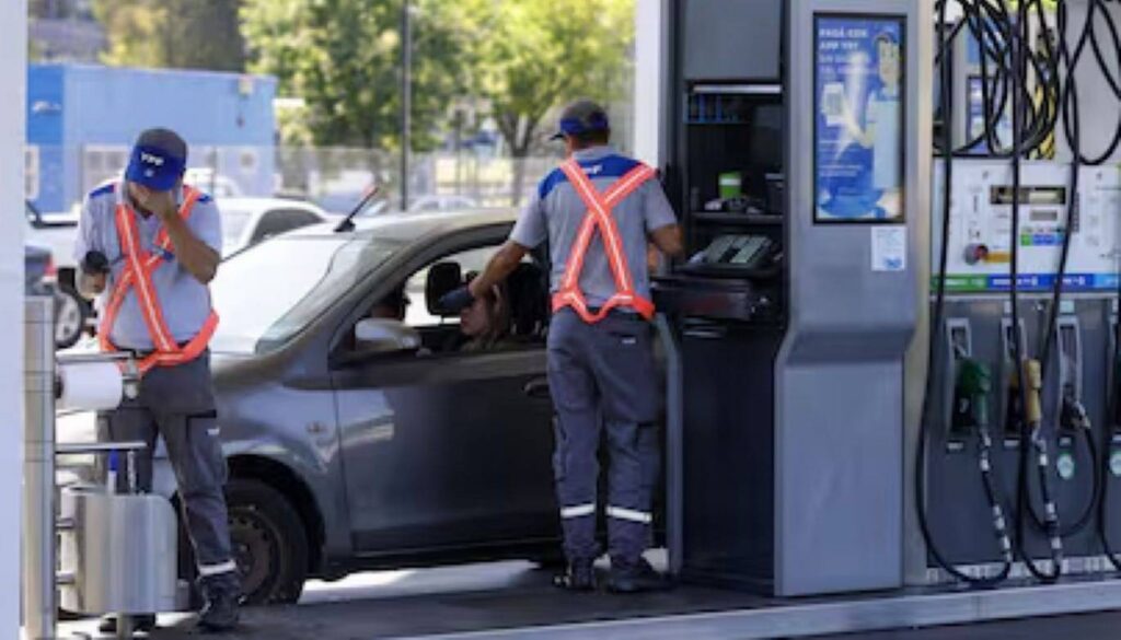 Nafta sin freno en Salta: con otra suba en 7 días la premium ya superó los $2.000
