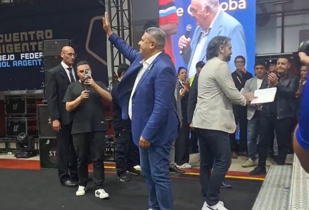 Tapia se movió como un rockstar y respondió con ironía al portazo de River