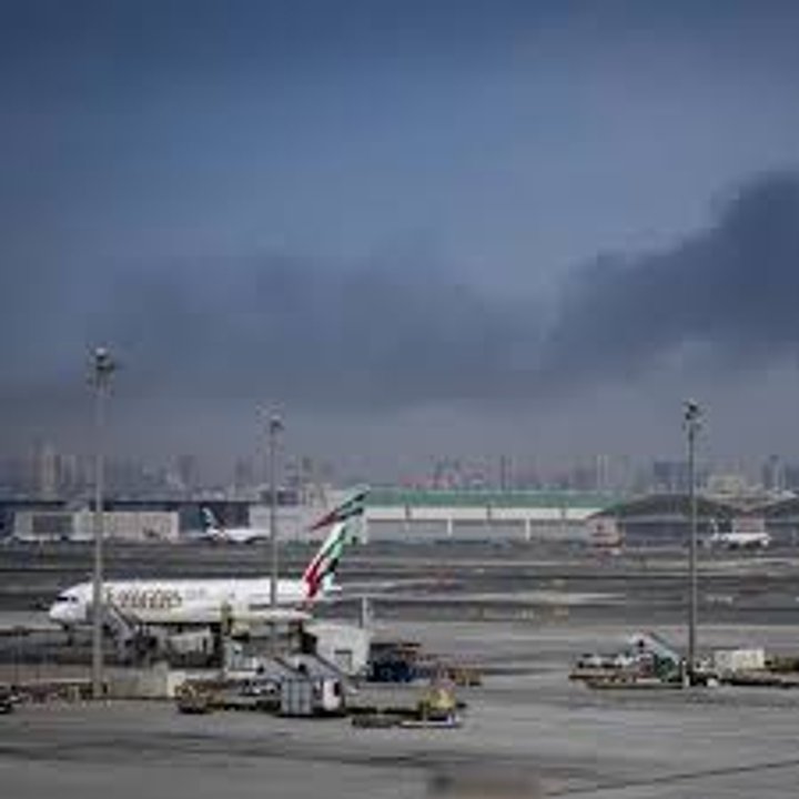 Cayeron dos drones cerca de aeropuerto de Dubái: cuatro heridos