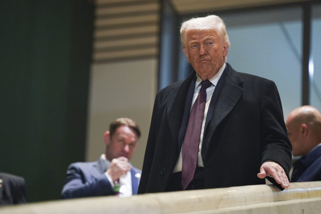 Trump suspende la Ley Jones para frenar el aumento de los precios del petróleo