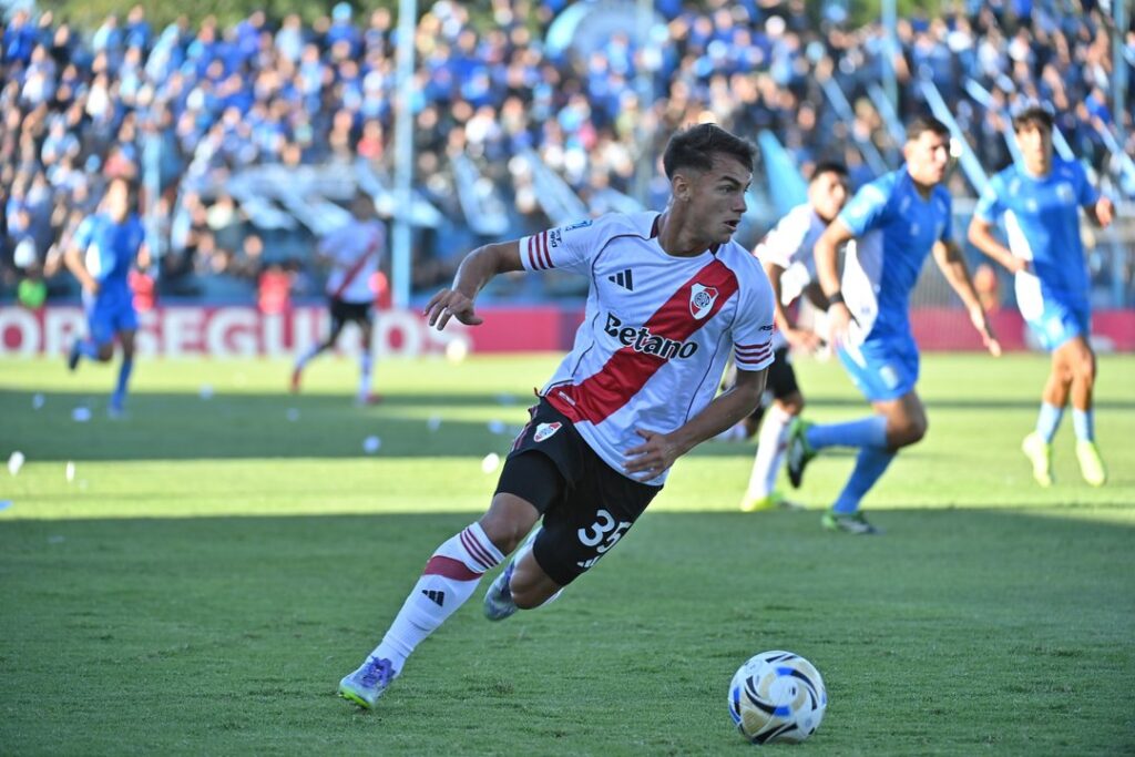 River le ganó a Estudiantes de Río Cuarto por 2-0 y trepó a la punta de la zona B del Torneo Apertura 2026