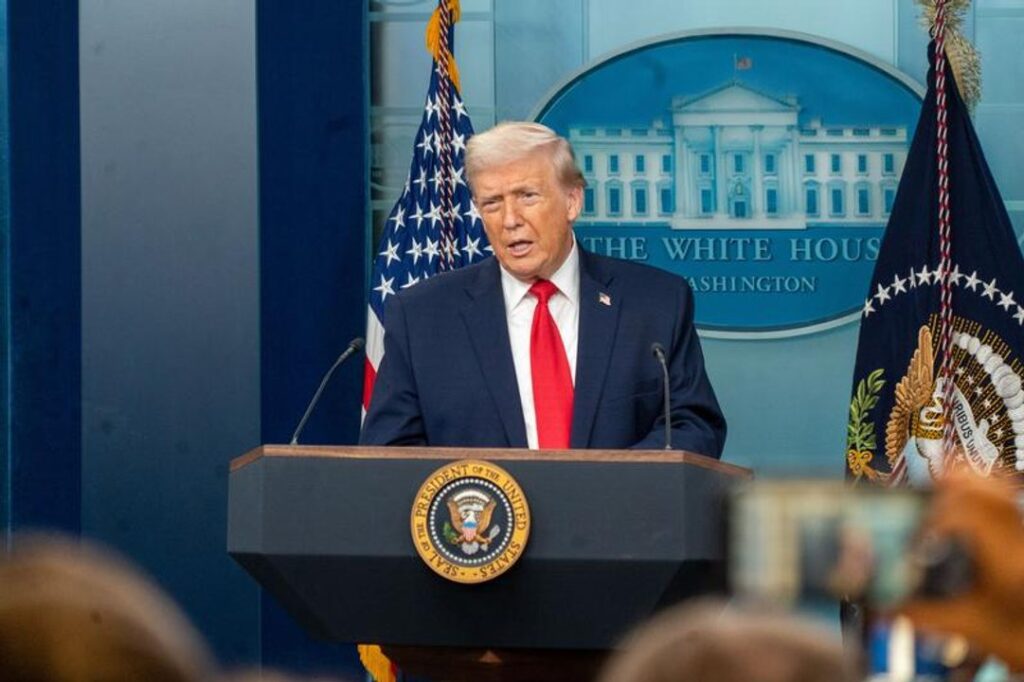 Trump anunció una tregua de cinco días con Irán tras "conversaciones productivas"