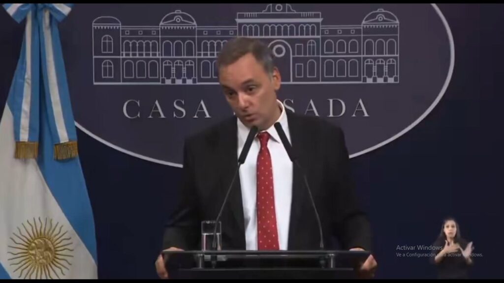 La ridícula respuesta de Adorni cuando le preguntaron por la incongruencia entre sus ingresos y sus gastos