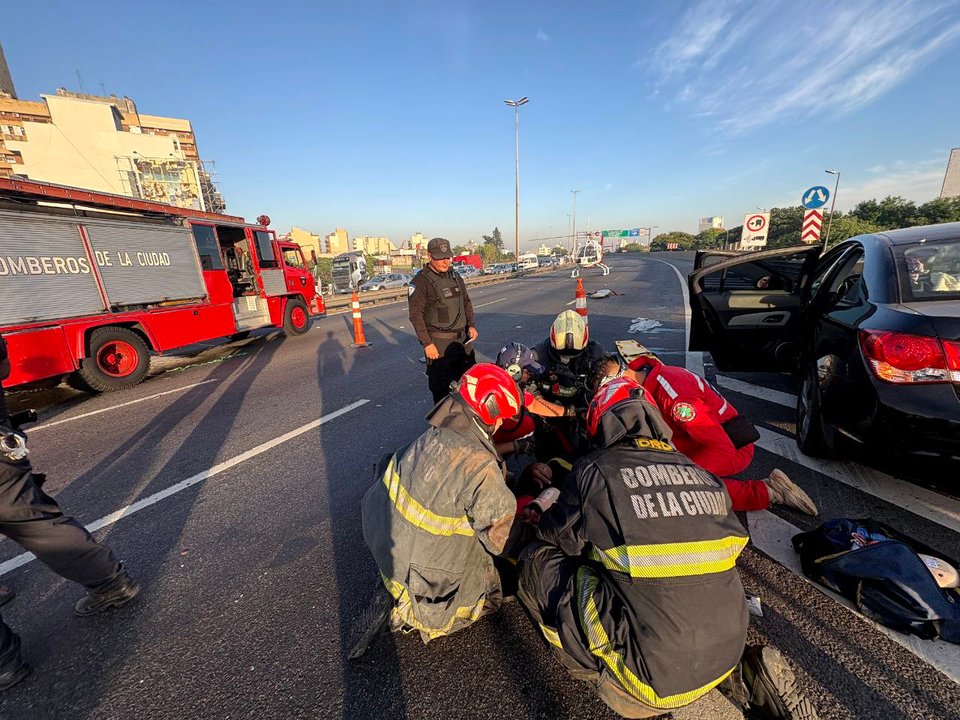 Choque en la Autopista Perito Moreno: al menos dos heridos