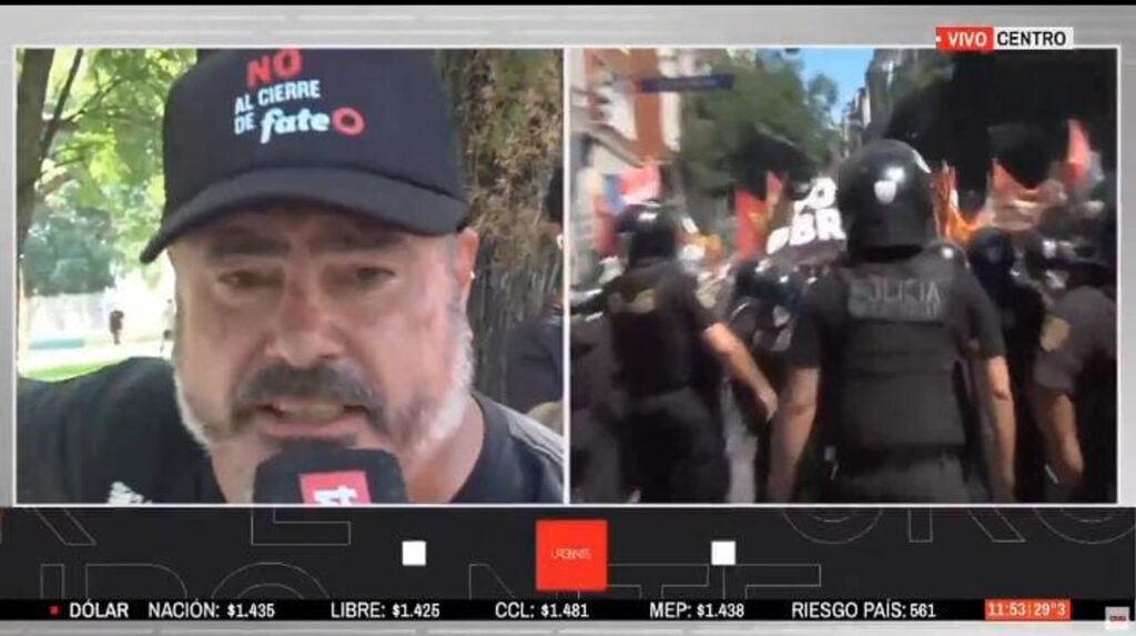 Un despedido de FATE explotó en vivo contra la policía: “Cobran 700 mil pesos y le hacen caso al hijo de puta de Milei que nos va a esclavizar”
