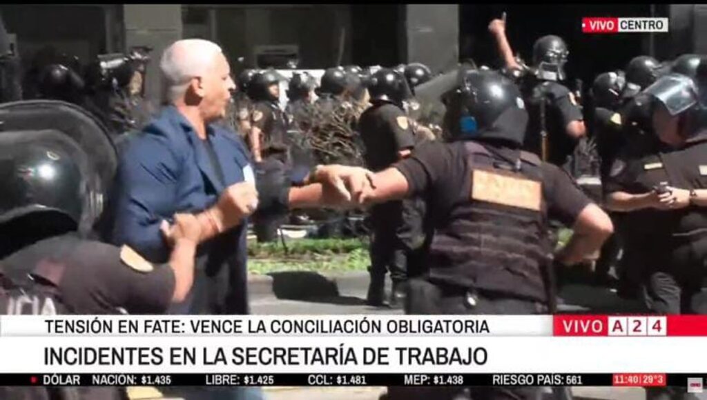 La policía agredió al diputado Pietragalla y Novaresio se puso a justificar su detención en vivo
