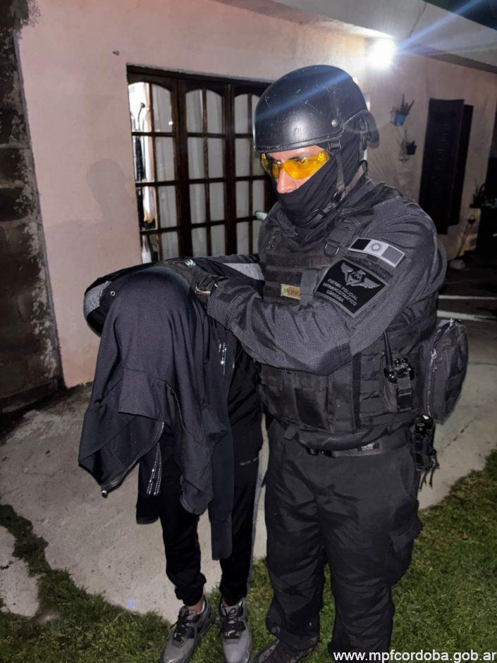 RÍO CUARTO: CINCO DETENIDOS POR PACTAR PUNTOS DE ENCUENTRO EN LA VÍA PÚBLICA PARA COMERCIALIZAR ESTUPEFACIENTES