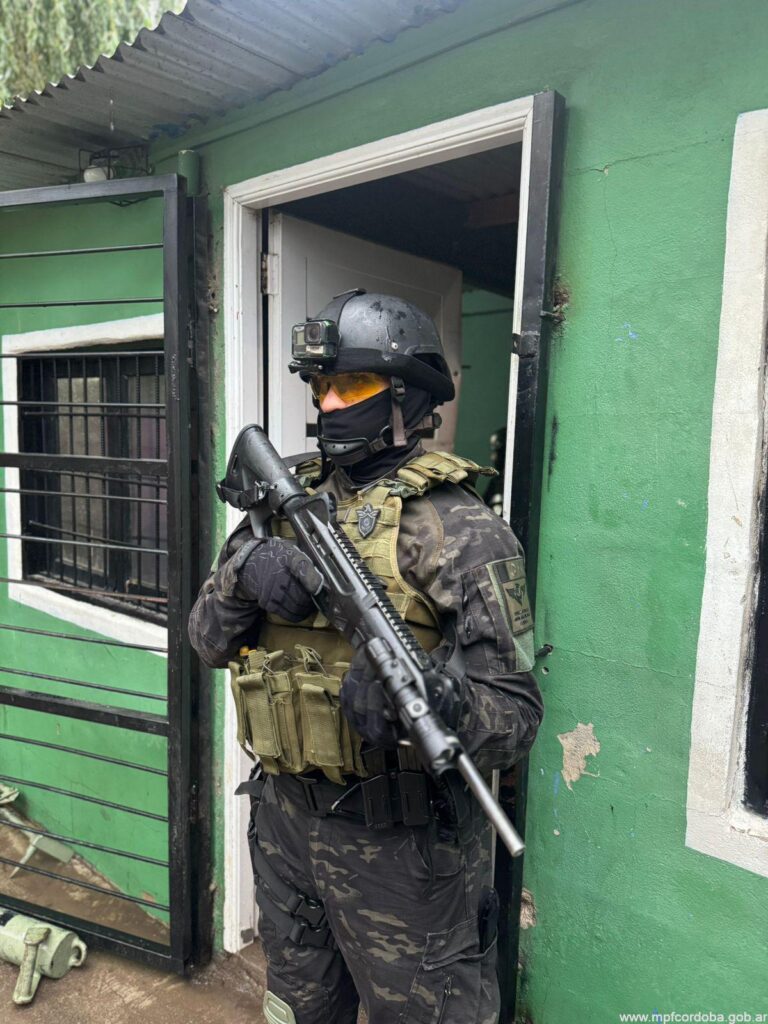 CÓRDOBA: FPA DETUVO A DOS MUJERES Y CERRÓ UN PUNTO DE VENTA DE DROGAS EN BARRIO REMEDIOS DE ESCALADA