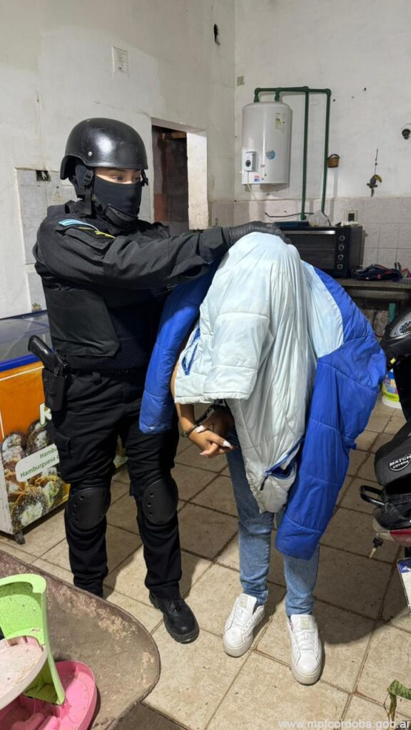 CÓRDOBA: TRES DETENIDOS POR COMERCIALIZAR COCAÍNA EN LOS BARRIOS PARQUE REPÚBLICA Y VILLA LA TELA