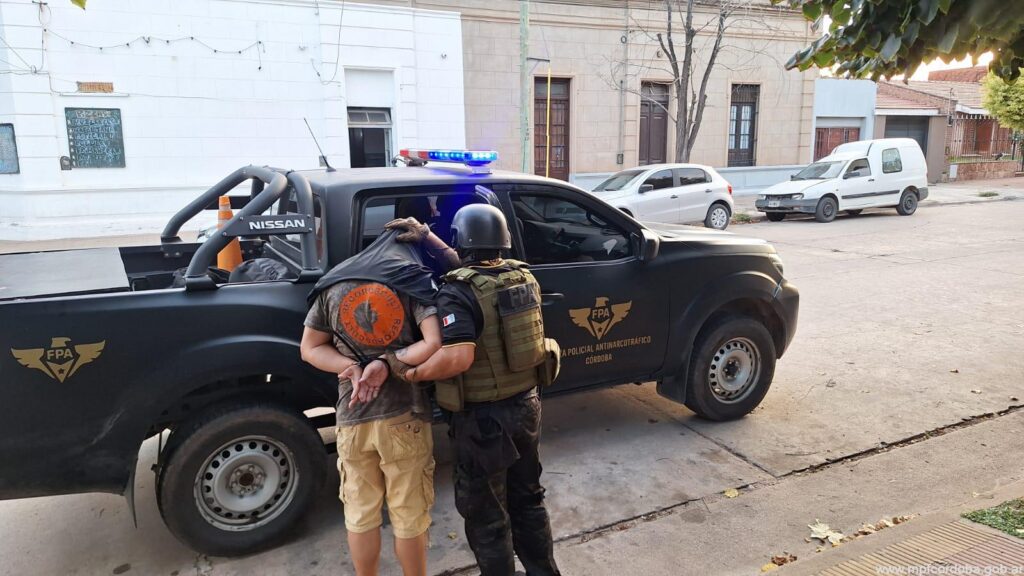 JESÚS MARÍA: UN DETENIDO POR VENDER “MANTECA”, BROWNIES Y CARAMELOS DE MARIHUANA AL LADO DE UN CENTRO DE REHABILITACIÓN