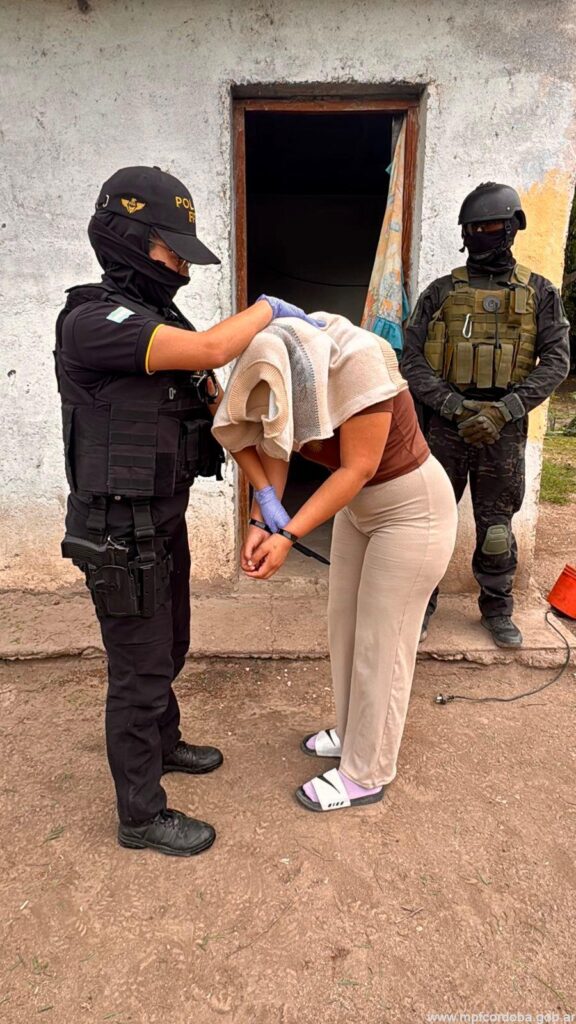 FPA DETUVO A UNA MUJER CON PEDIDO DE CAPTURA EN LAS PEÑAS