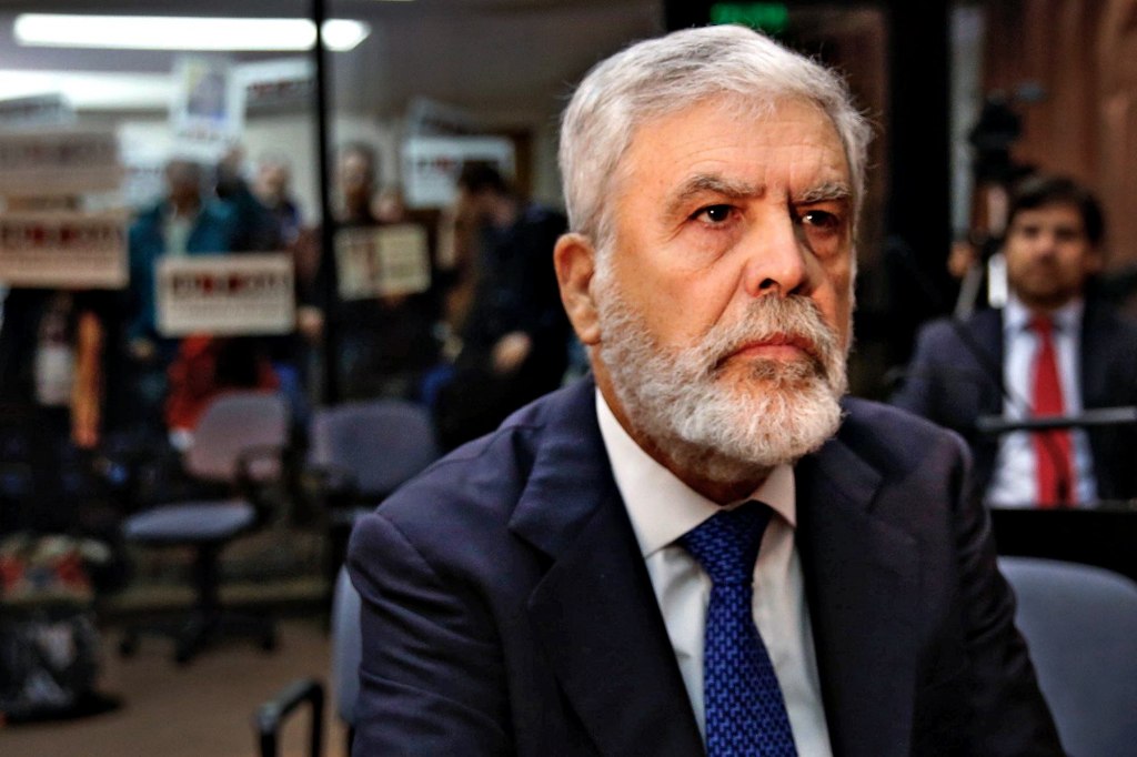 Avanza una causa contra De Vido por el sistema de Televisión Digital