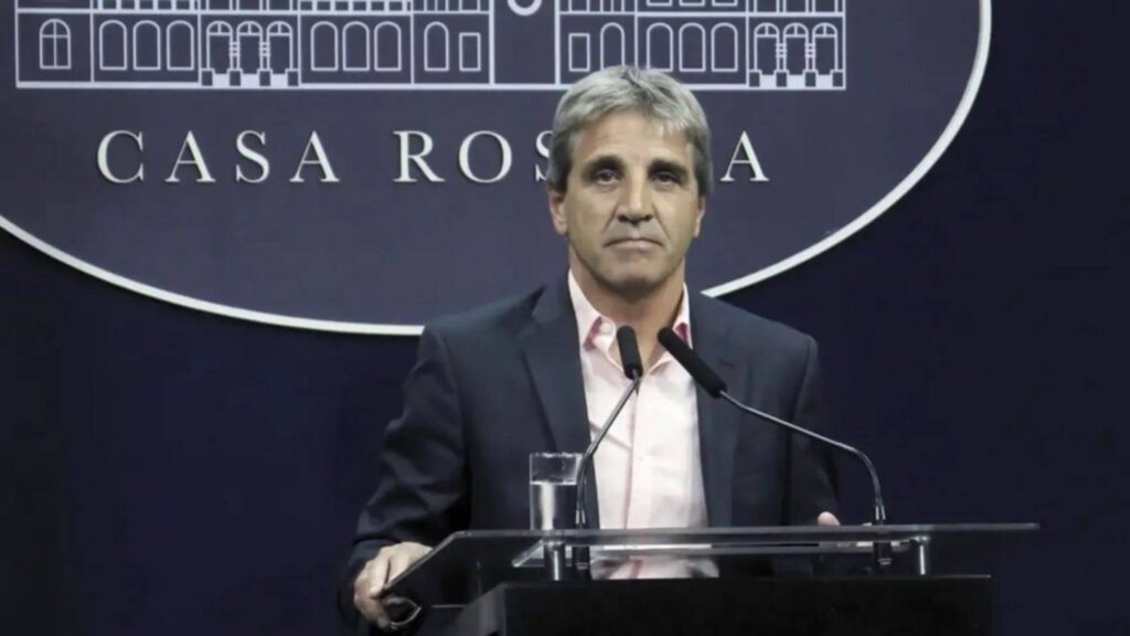 Caso Adorni: Caputo relativizó el impacto político y defendió el rumbo económico en medio de tensiones