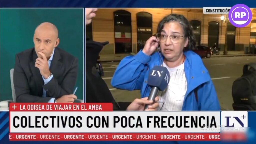 Una pasajera irritada con el Gobierno por la situación económica le tapó la boca a Estaban Trebucq