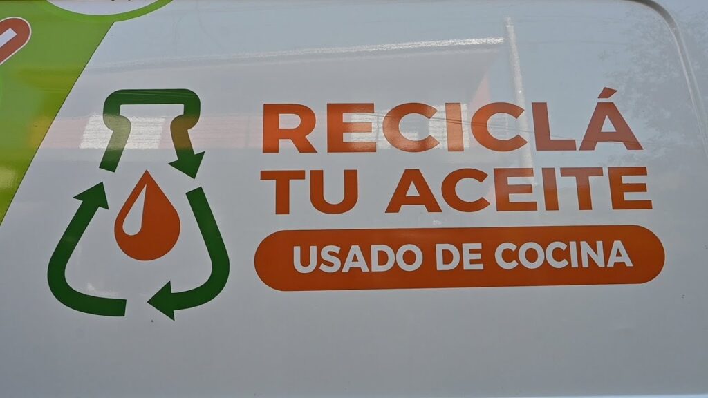 El reciclaje de aceite vegetal usado es un éxito en Mar Chiquita: ¿cómo funciona?