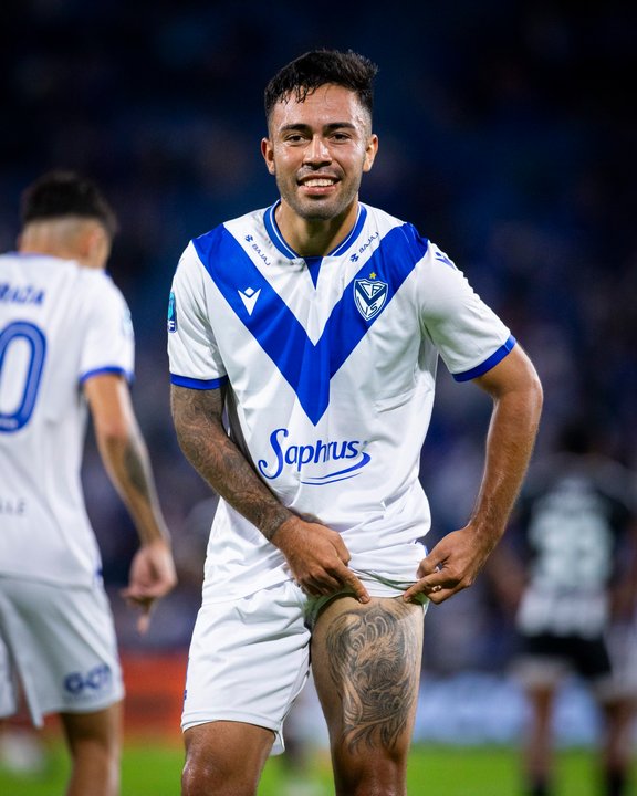 Vélez venció a Central Córdoba, recuperó la cima y quedó primero en la Zona A