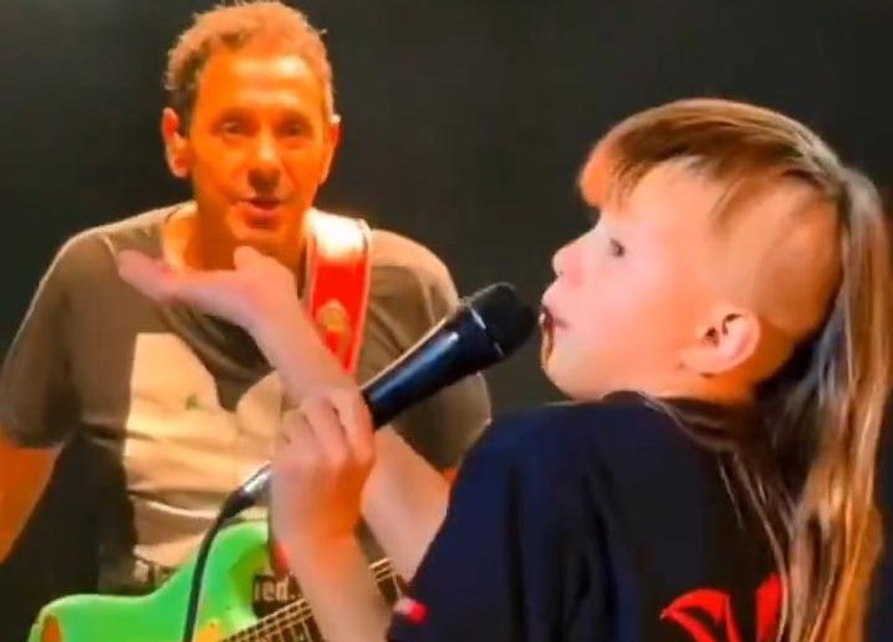 Furor en las redes por el nene punk que cantó un clásico de Sumo con Divididos y emocionó a todos