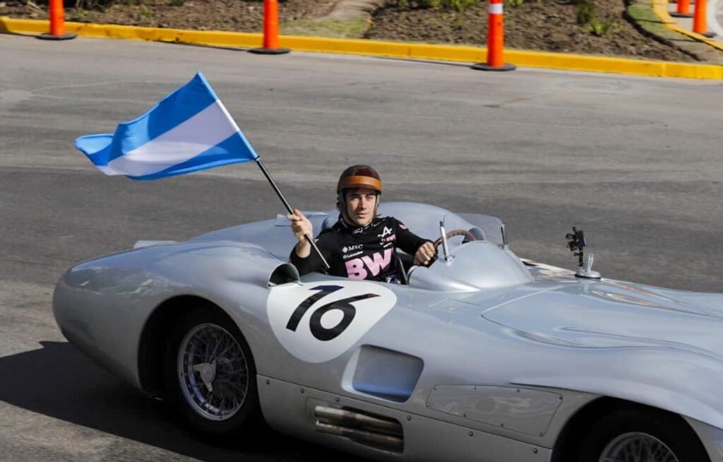 Fotogalería NA: Colapinto a bordo del histórico Mercedes de Fangio