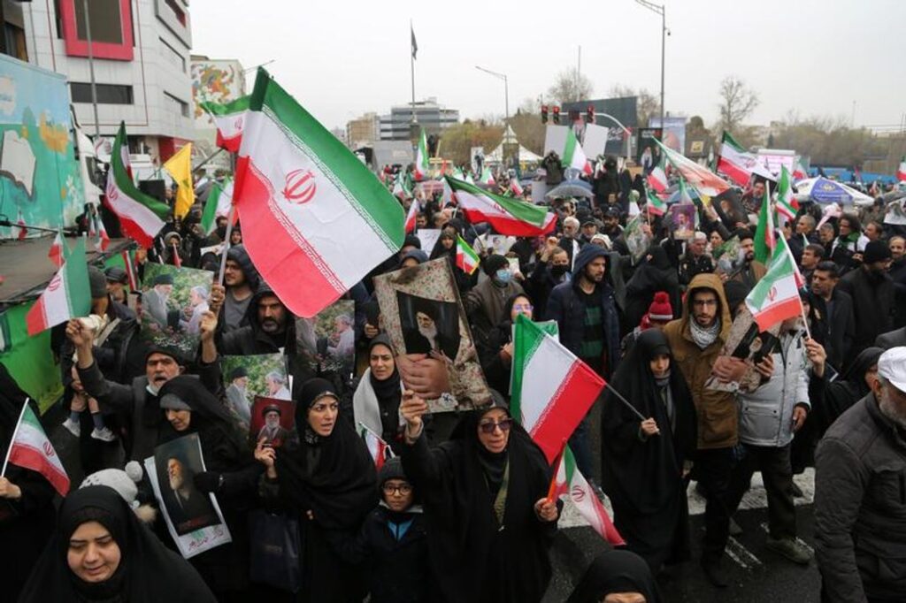 Inteligencia de EEUU advierte que Irán conserva la mitad de sus misiles y drones tras un mes de ofensiva