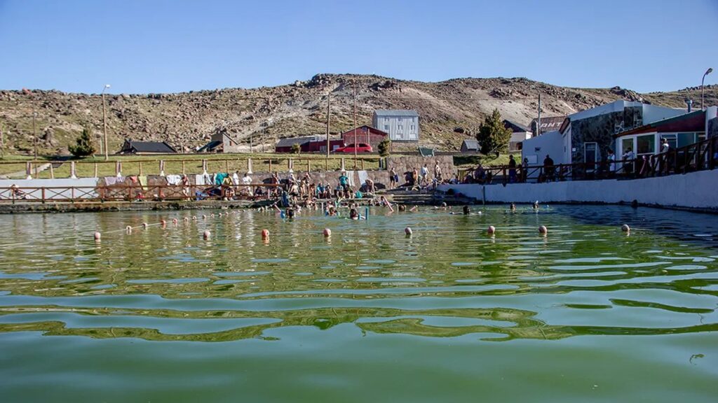 Así es la escapada a las termas que están en Neuquén y son perfectas para pasar el frío