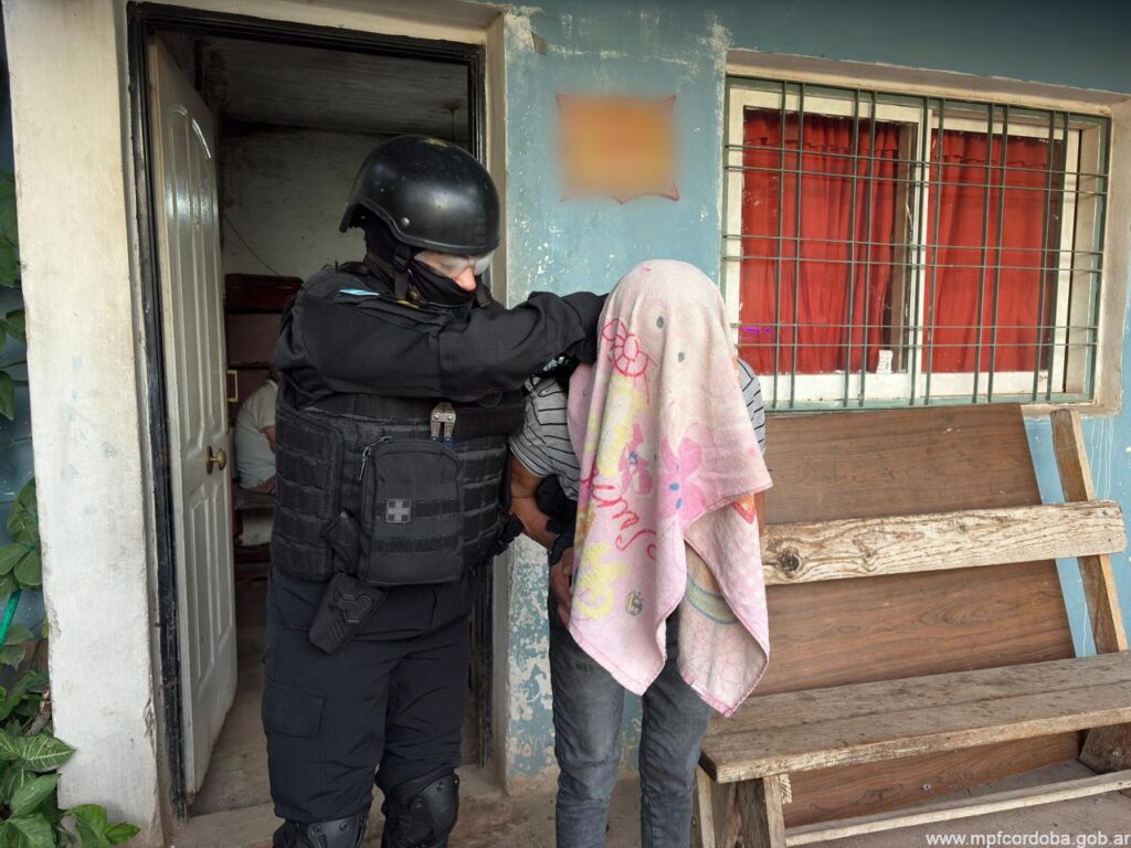 CÓRDOBA: FPA DETUVO A UNA MUJER CON PEDIDO DE CAPTURA EN BARRIO EL QUEBRACHO