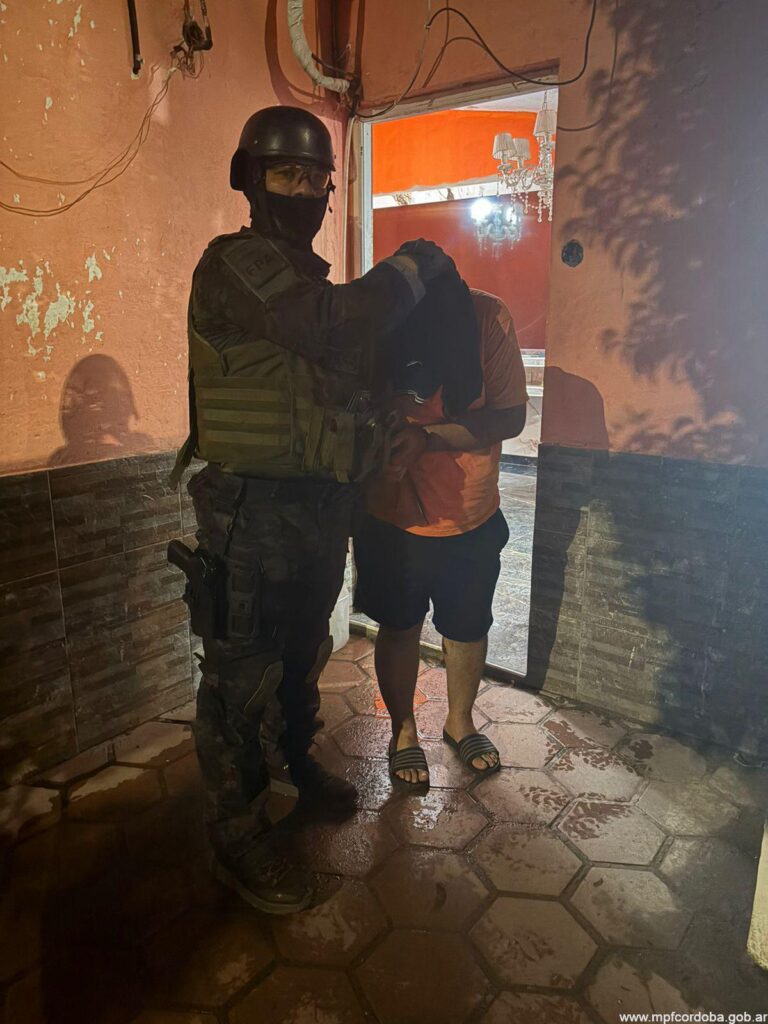 CORDOBA: LA FPA DETUVO A UN POLICÍA EN ACTIVIDAD, SU PAREJA INGIRIÓ DOSIS DE COCAÍNA PARA OCULTARLA, FUE LLEVADA AL HOSPITAL Y FALLECIÓ