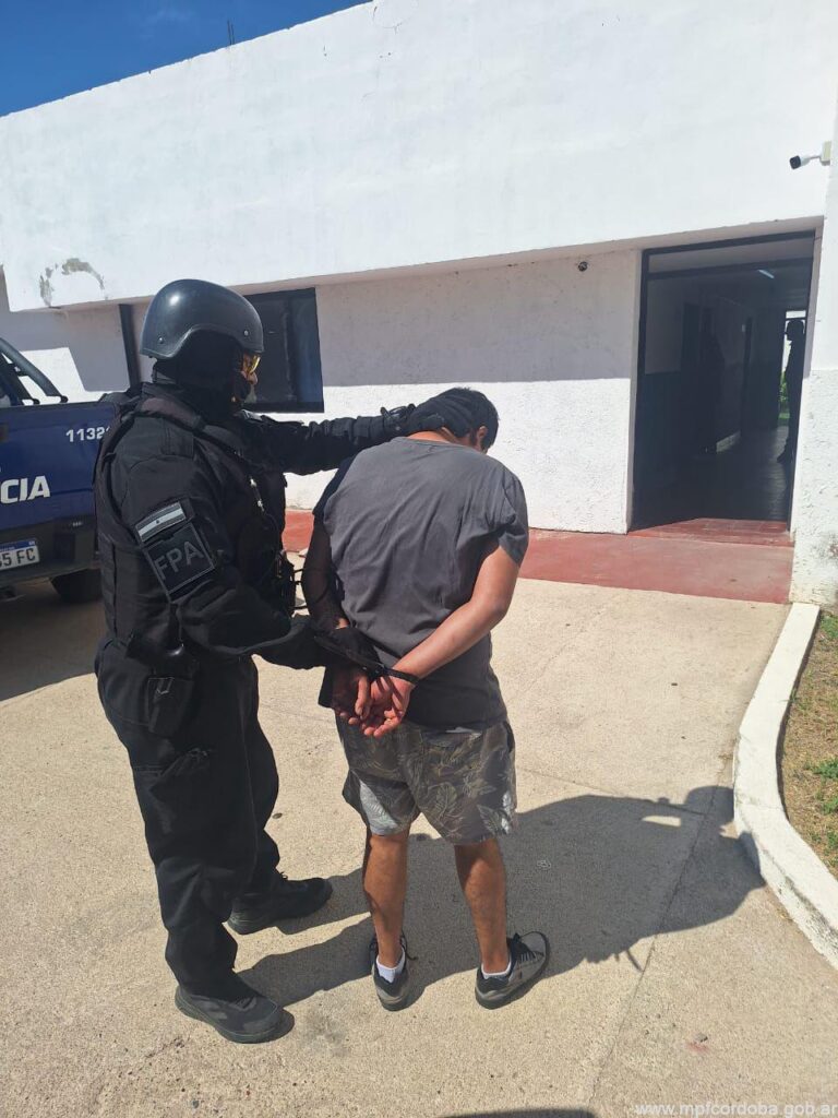 SAN CARLOS MINAS: FPA DESBARATÓ DOS PUNTOS DE VENTA Y SECUESTRÓ ESTUPEFACIENTES. DOS DETENIDOS